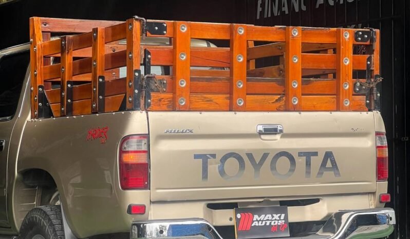
								TOYOTA  HILUX 2.4 MT 4X4 GASOLINA full									