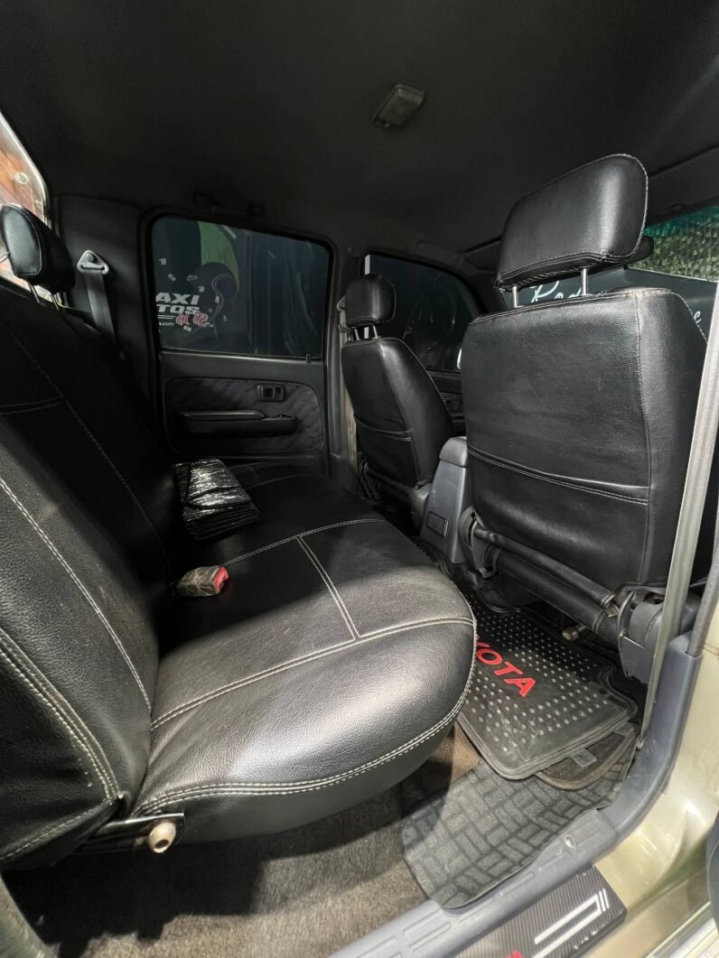 
								TOYOTA  HILUX 2.4 MT 4X4 GASOLINA full									