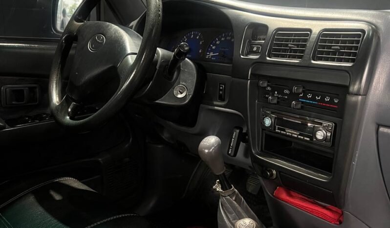 
								TOYOTA  HILUX 2.4 MT 4X4 GASOLINA full									