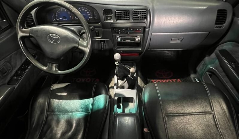 
								TOYOTA  HILUX 2.4 MT 4X4 GASOLINA full									