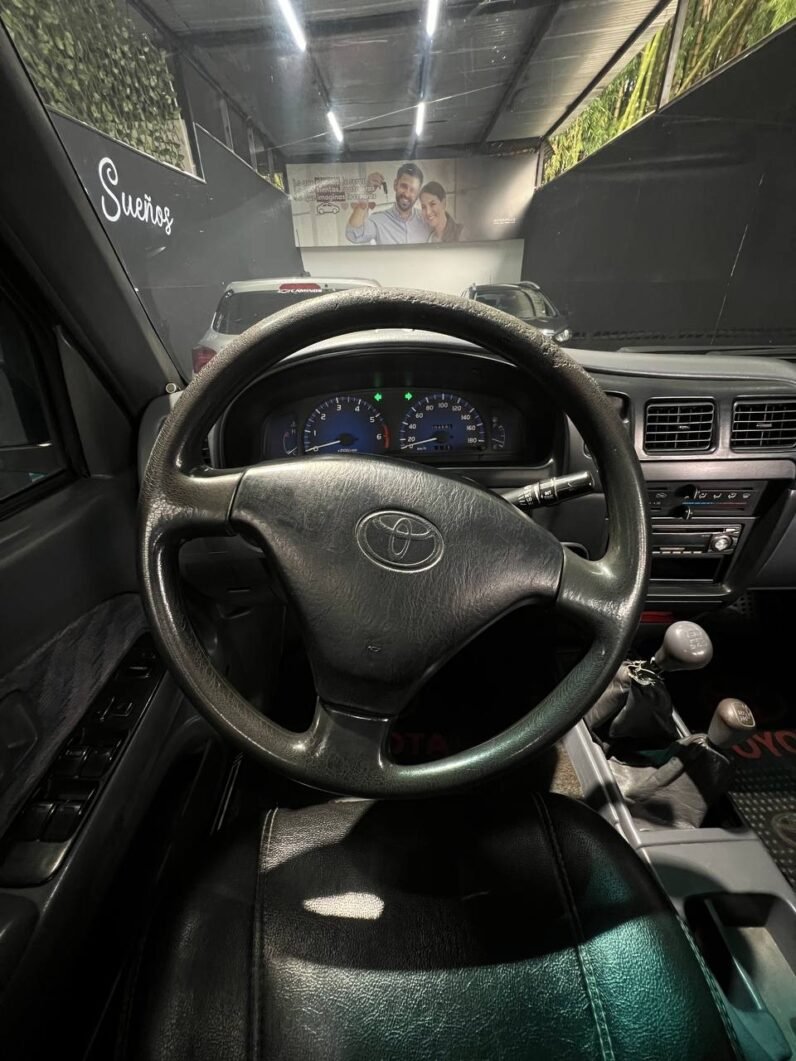 
								TOYOTA  HILUX 2.4 MT 4X4 GASOLINA full									