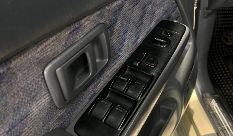 
								TOYOTA  HILUX 2.4 MT 4X4 GASOLINA full									