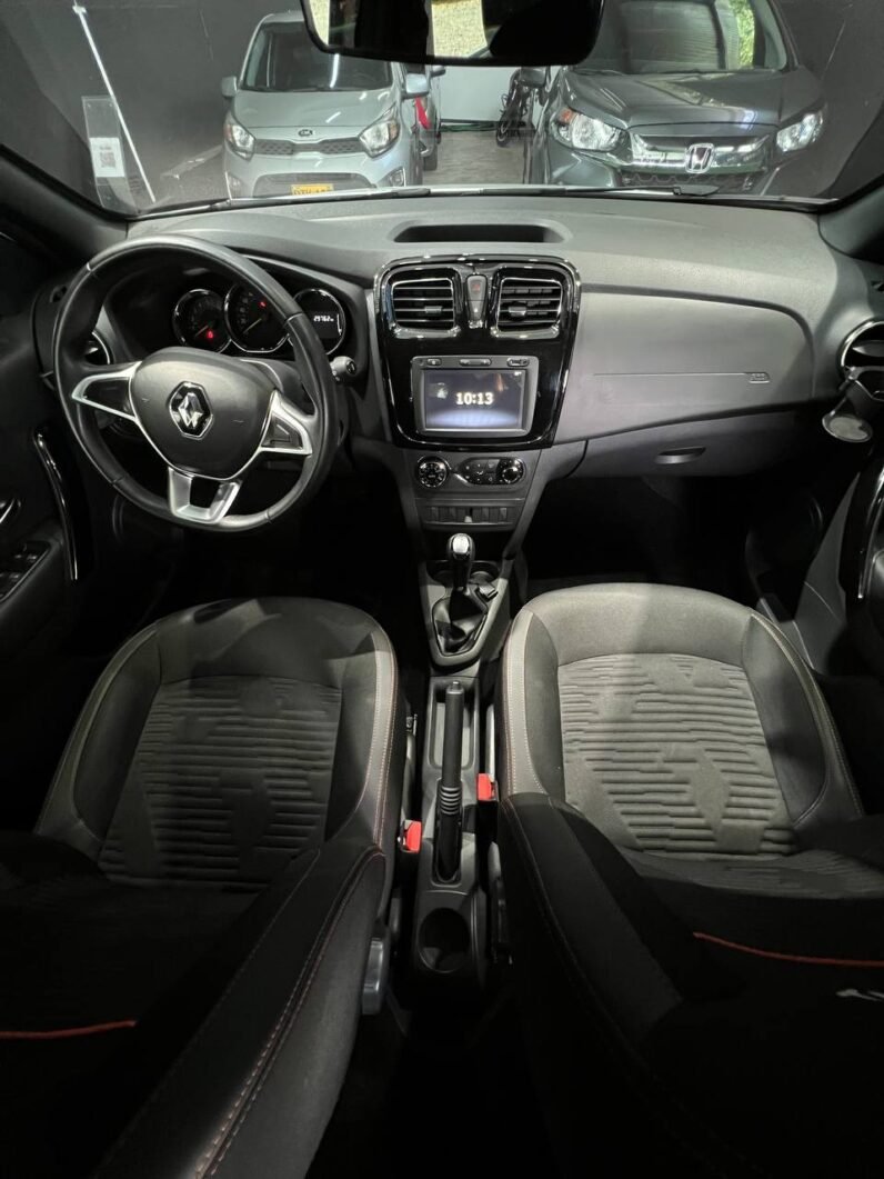
								RENAULT STEPWAY INTENS AT full									