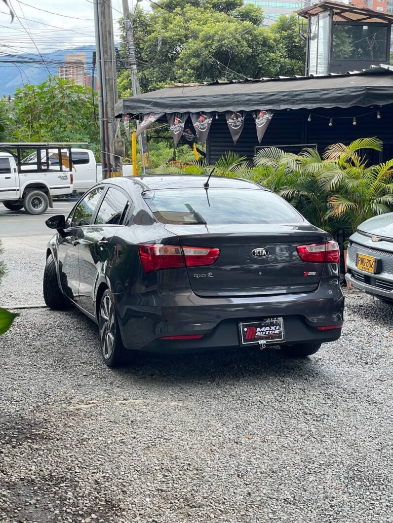 
								KIA RIO UB EX SD 1.4 AT full									