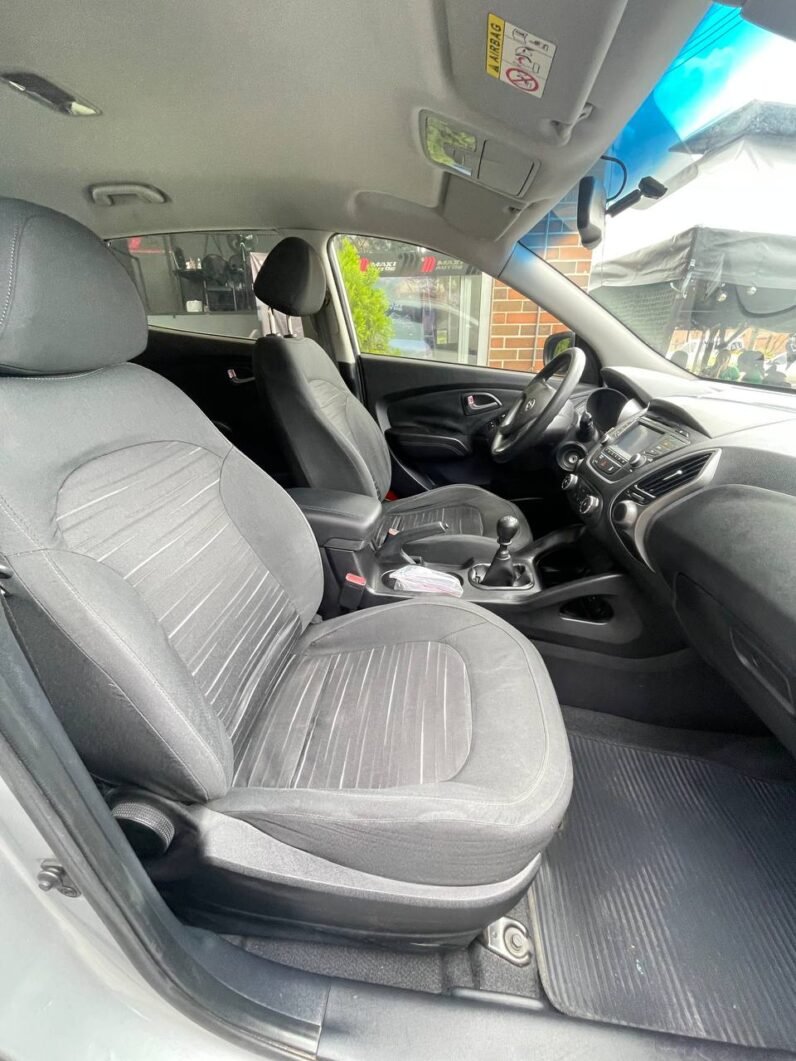 
								HYUNDAI TUCSON IX35 GL MT 2.0L 4×2 full									