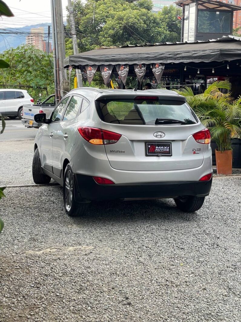 
								HYUNDAI TUCSON IX35 GL MT 2.0L 4×2 full									