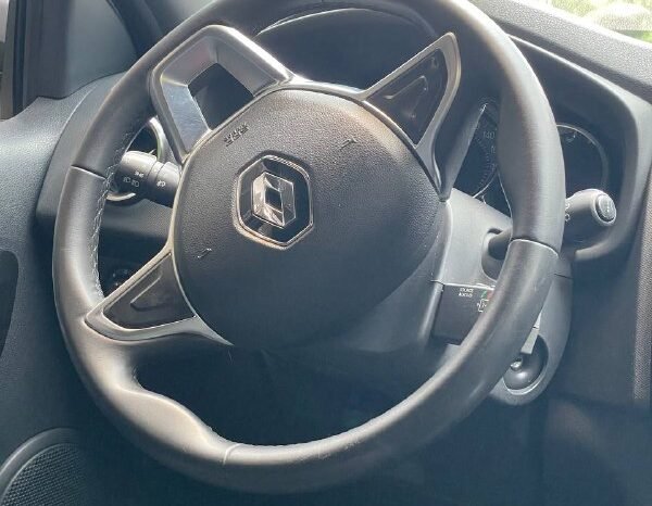 
								RENAULT SANDERO ZEN 1.6 MT full									