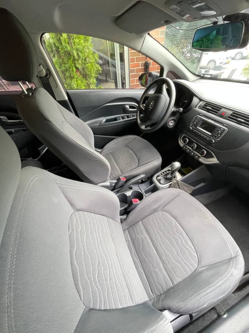 
								KIA RIO UB EX SD 1.4 AT full									