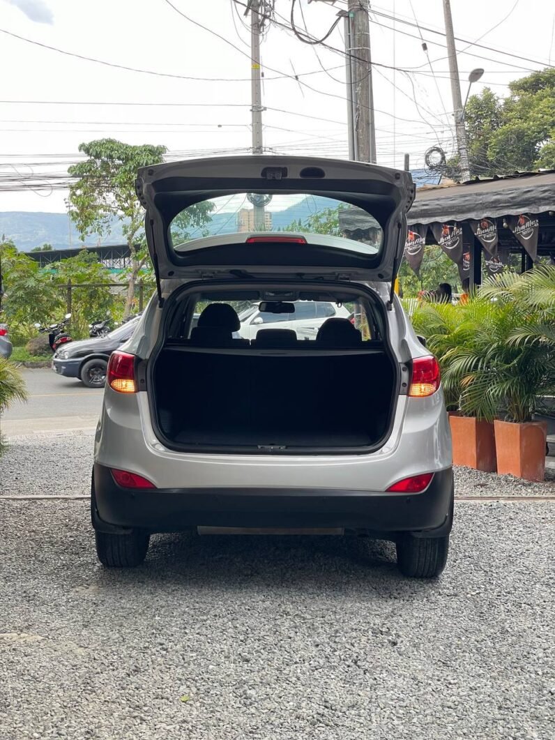 
								HYUNDAI TUCSON IX35 GL MT 2.0L 4×2 full									