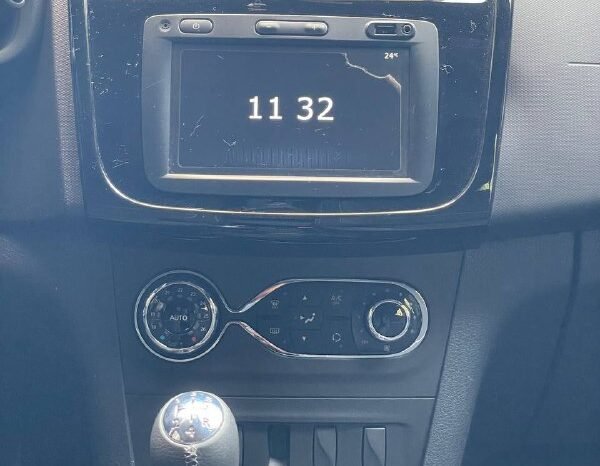 
								RENAULT SANDERO ZEN 1.6 MT full									