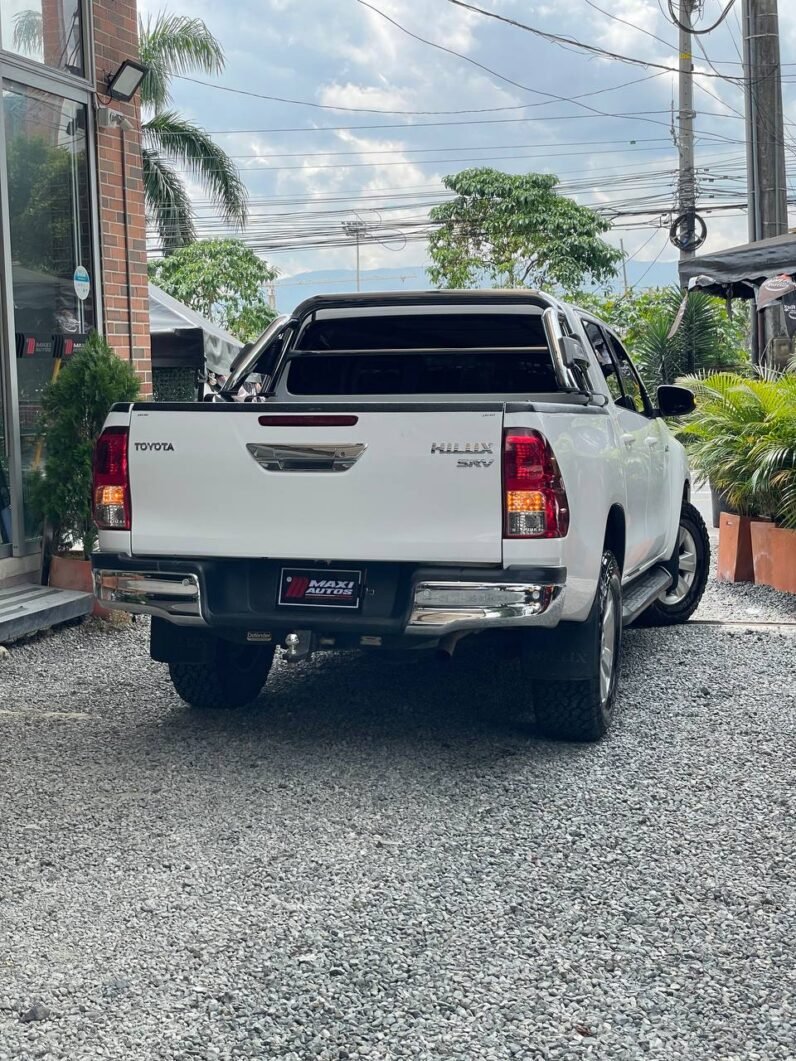 
								TOYOTA HILUX 2.8 DIESEL AT 4X4 full									