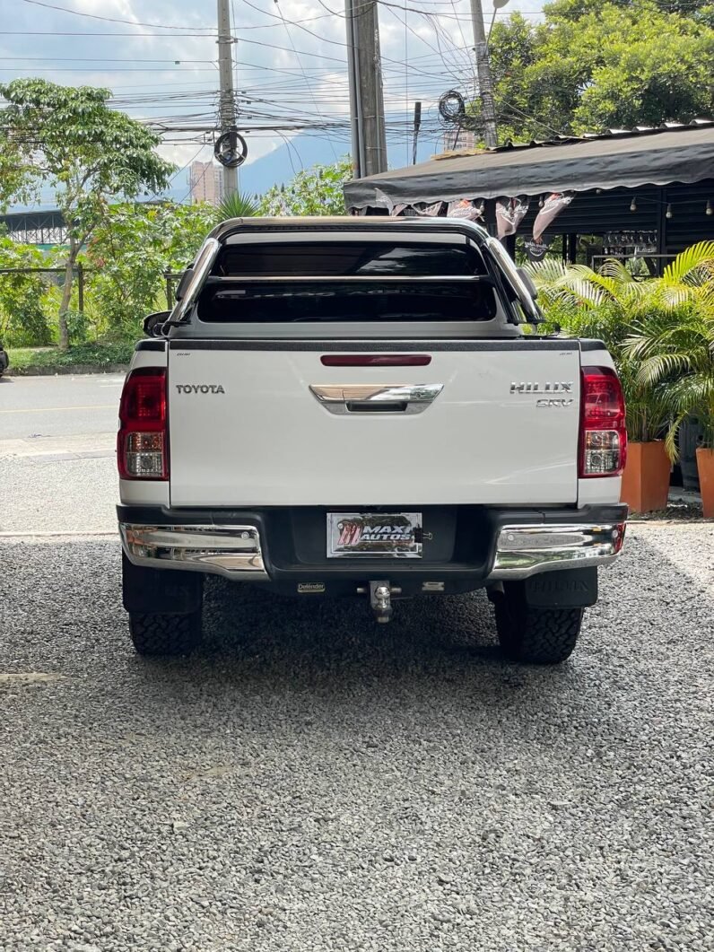 
								TOYOTA HILUX 2.8 DIESEL AT 4X4 full									