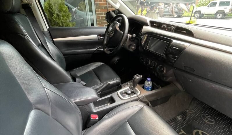 
								TOYOTA HILUX 2.8 DIESEL AT 4X4 full									