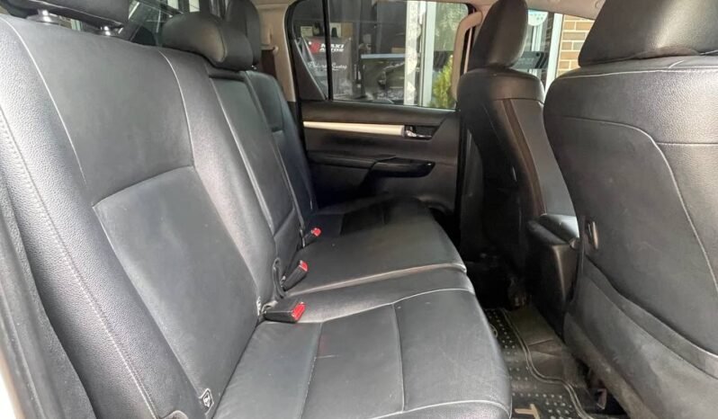 
								TOYOTA HILUX 2.8 DIESEL AT 4X4 full									