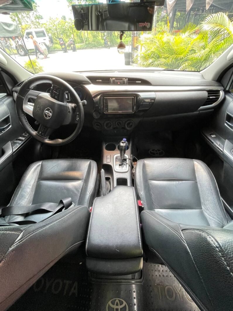 
								TOYOTA HILUX 2.8 DIESEL AT 4X4 full									