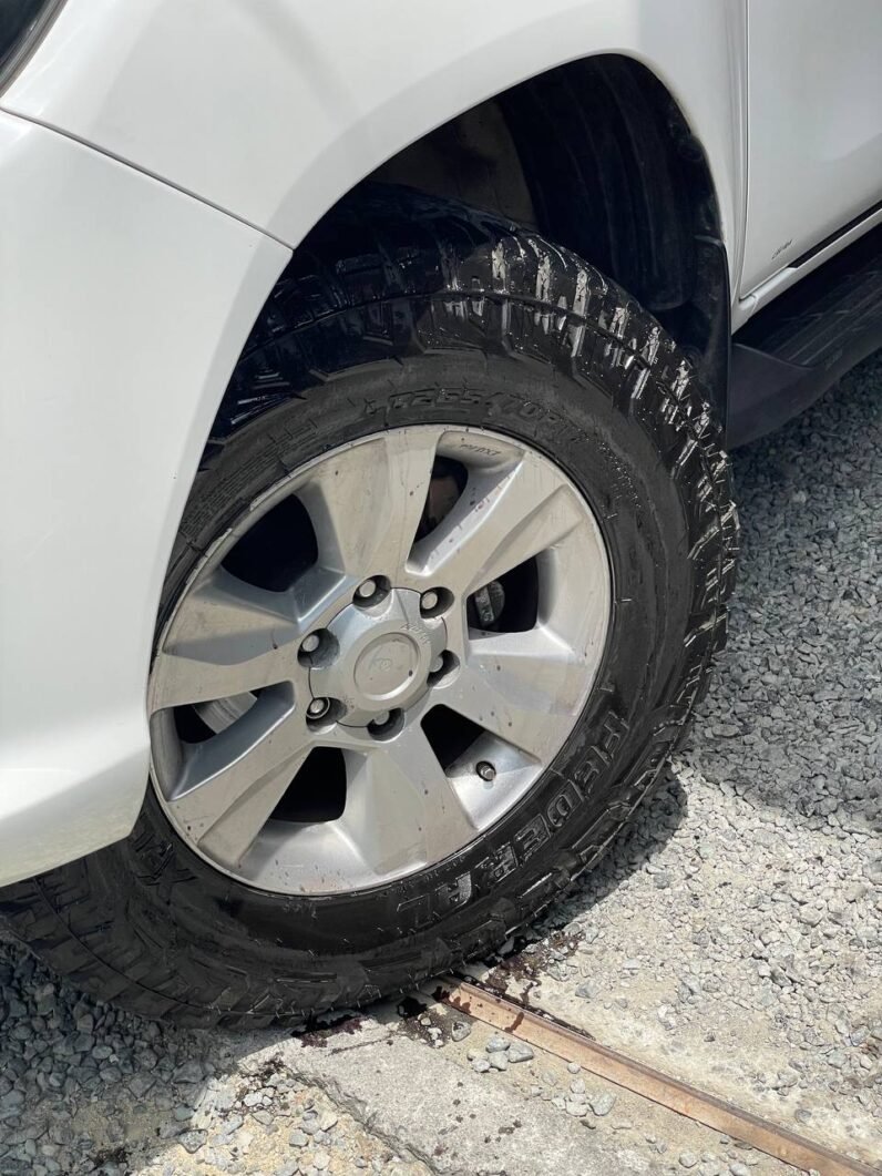 
								TOYOTA HILUX 2.8 DIESEL AT 4X4 full									