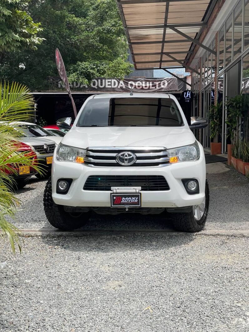 
								TOYOTA HILUX 2.8 DIESEL AT 4X4 full									