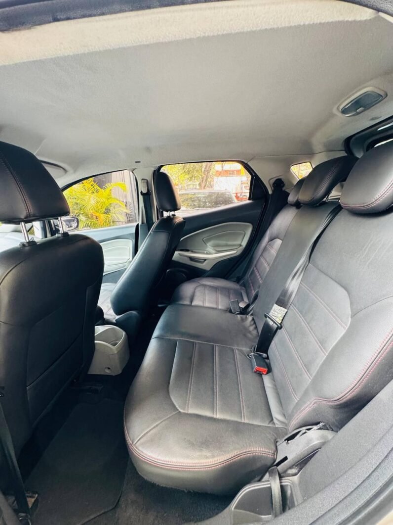 
								FORD ECOSPORT TITANIUM AT 4X2 full									