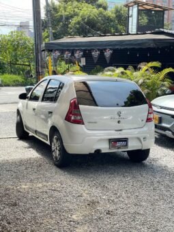 
										RENAULT SANDERO AUTENTHI full									