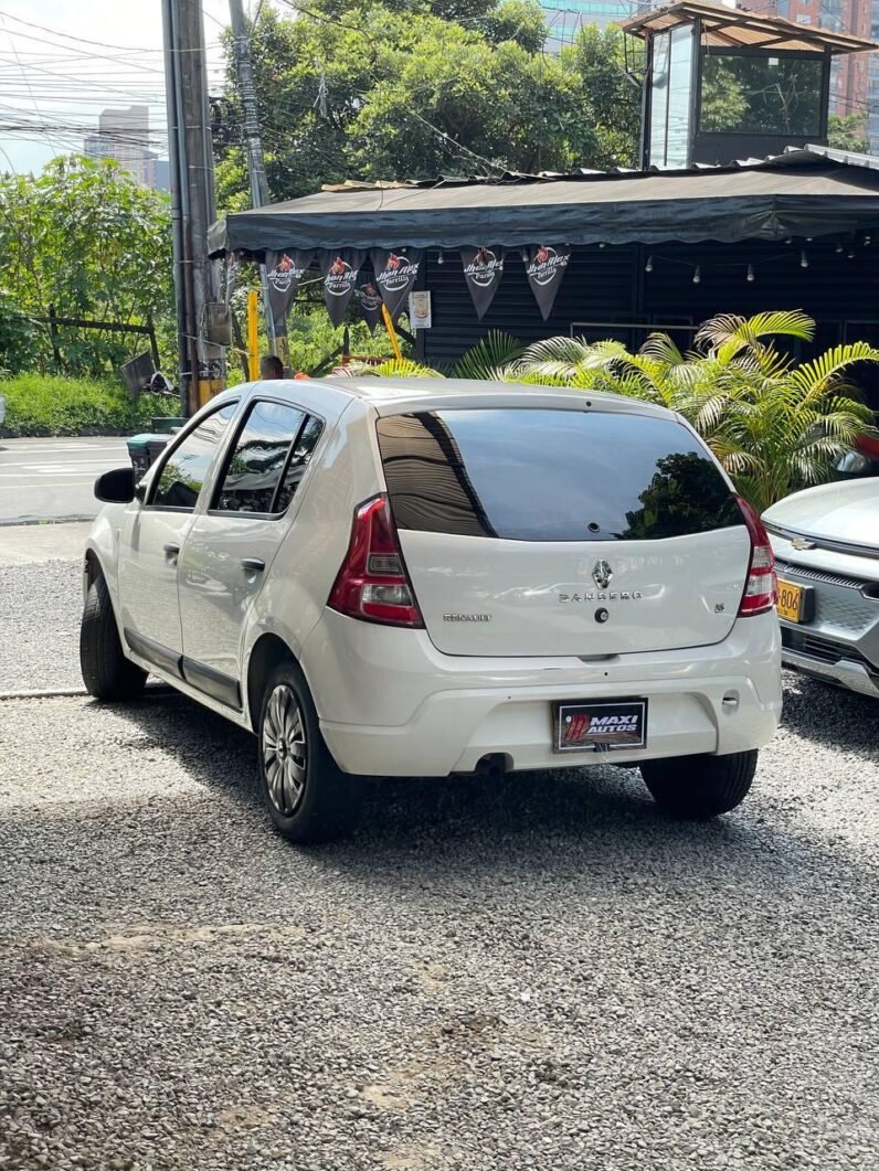 
								RENAULT SANDERO AUTENTHI full									