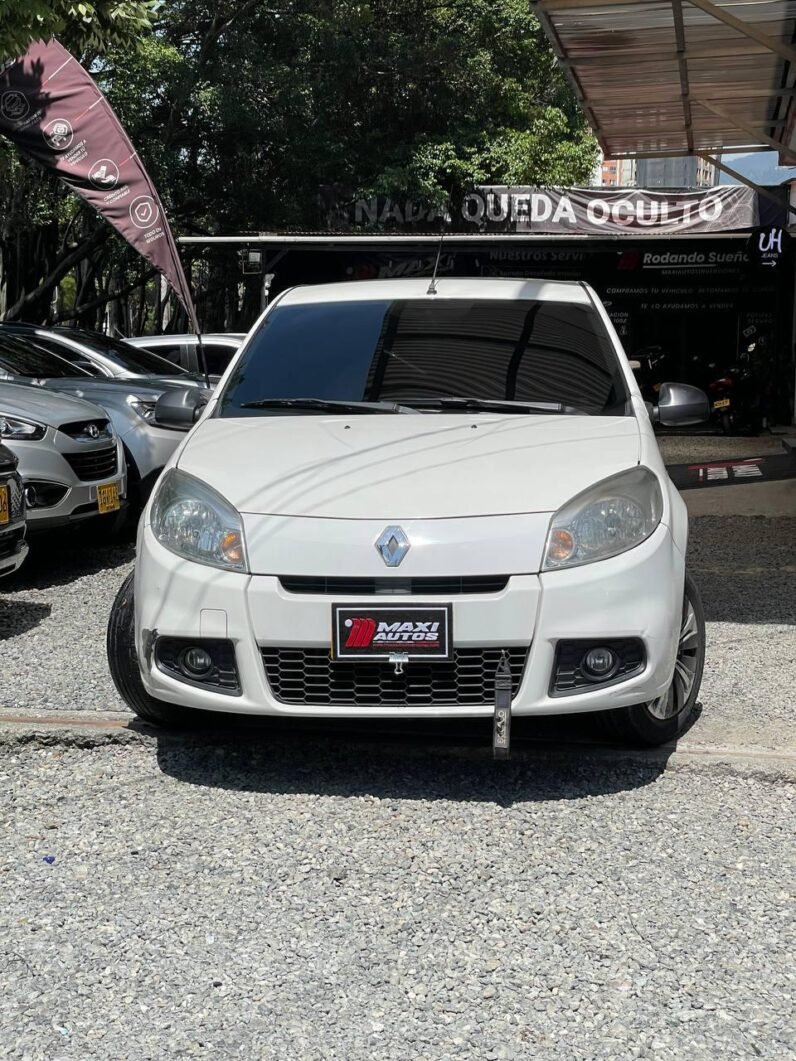 
								RENAULT SANDERO AUTENTHI full									