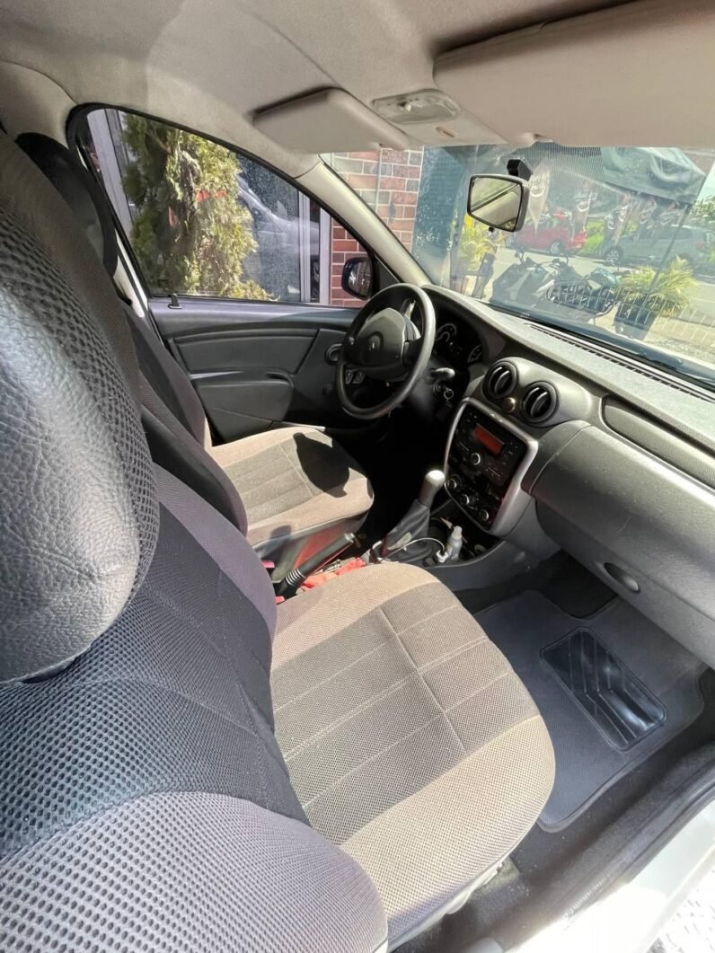 
								RENAULT SANDERO AUTENTHI full									