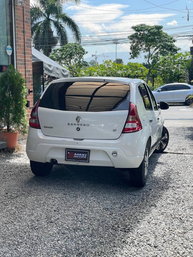 
								RENAULT SANDERO AUTENTHI full									