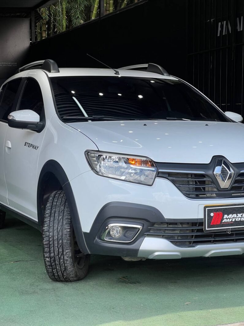 
								RENAULT STEPWAY INTENS AT full									