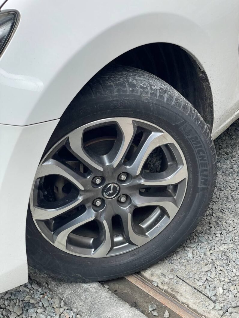 
								MAZDA 2 GRAND TOURING LX 1.5 AT full									