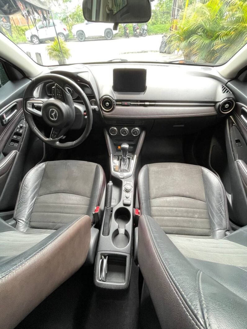 
								MAZDA 2 GRAND TOURING LX 1.5 AT full									