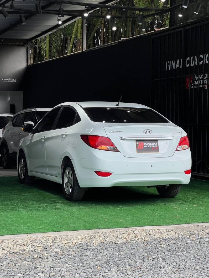 
								HYUNDAI ACCENT PREMIUM 1.6 MT SD full									
