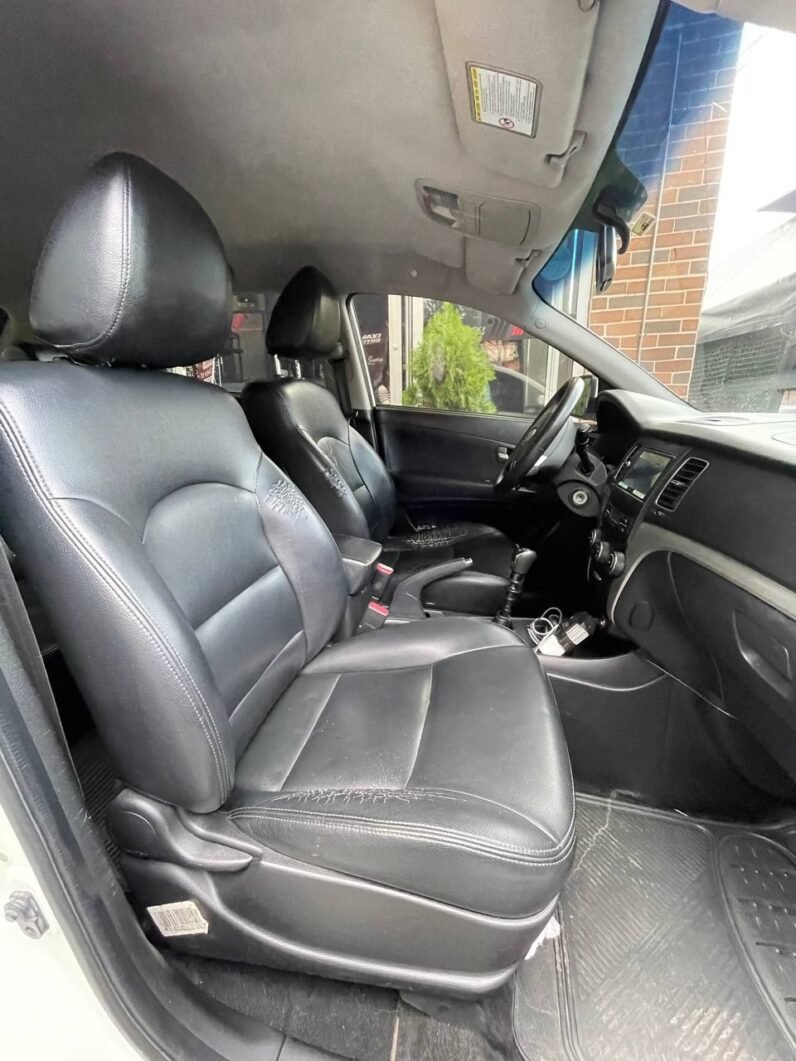 
								SSANGYONG KORANDO C MT 4X2 full									