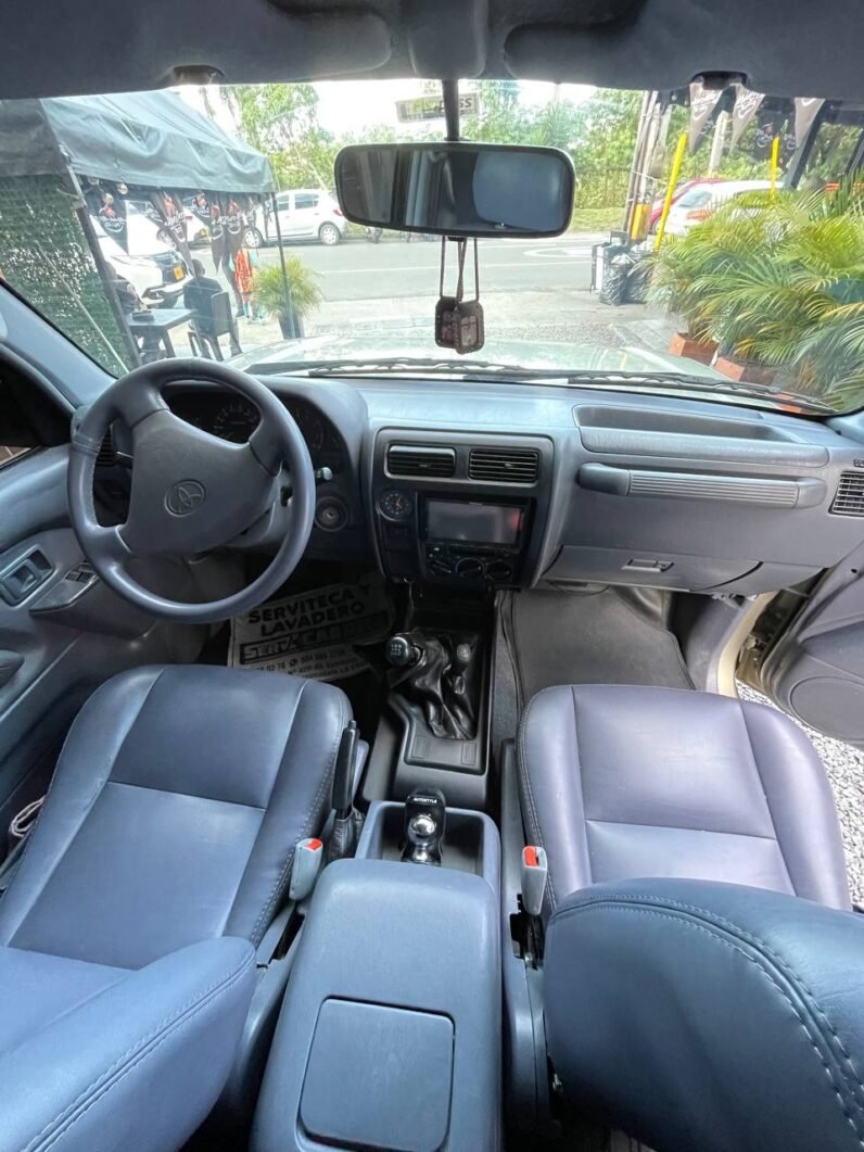 
								TOYOTA PRADO SUMO 2.7 MT 4X4 full									