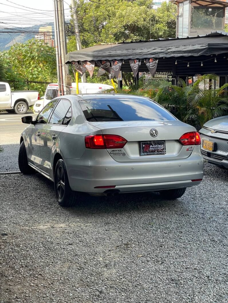 
								VOLKSWAGEN NEW JETTA CONFORTLINE 2.5L AT full									