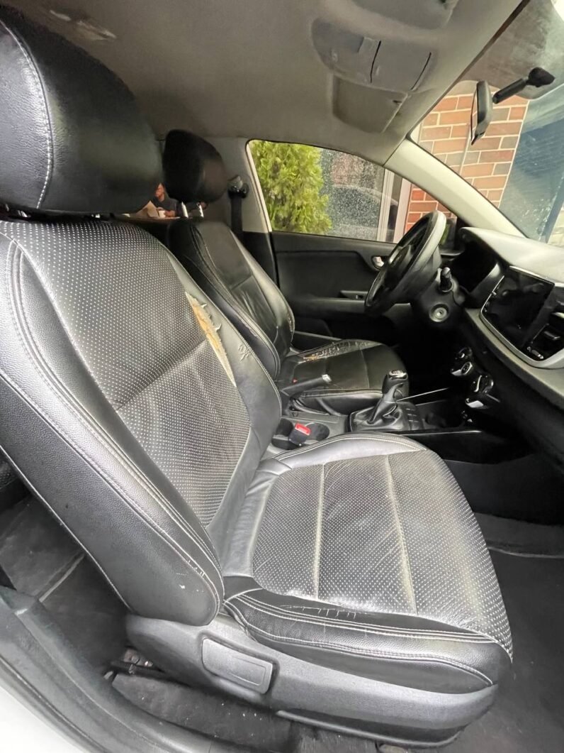 
								KIA RIO VIBRANT MT 1.4 full									