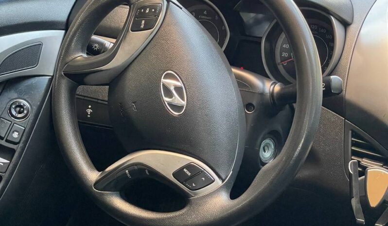 
								HYUNDAI ELANTRA GLS 1.8 SD MT full									