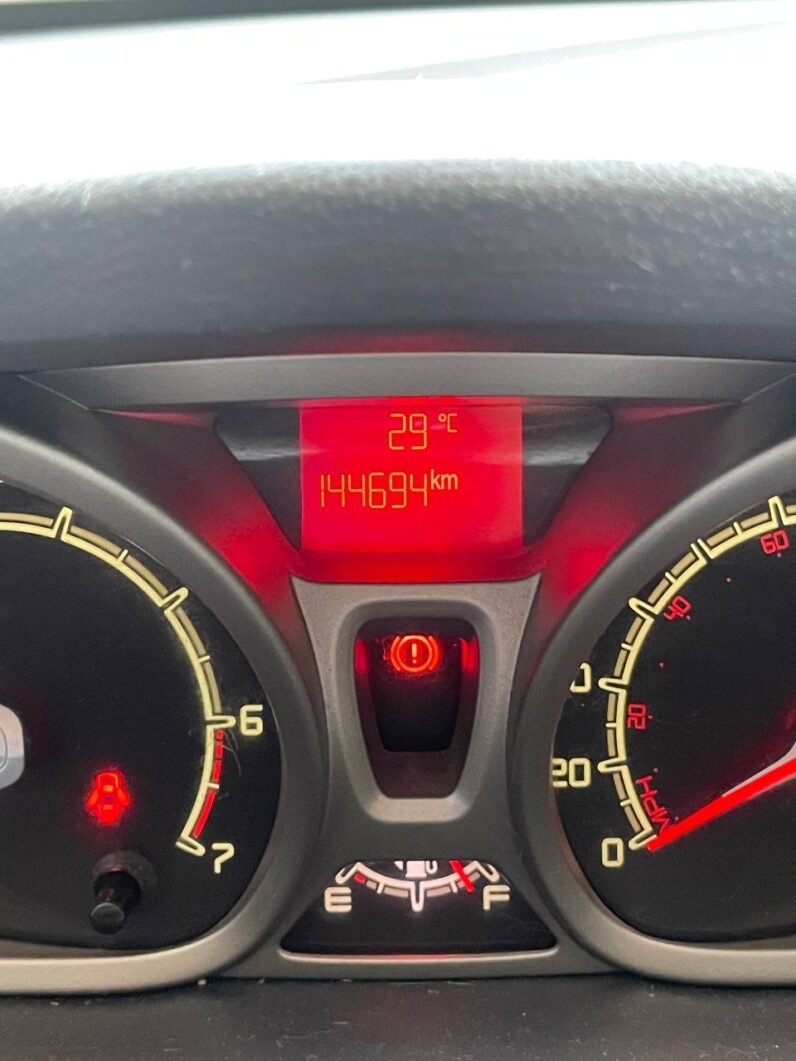 
								FORD FIESTA SE MT 1.6 SD full									