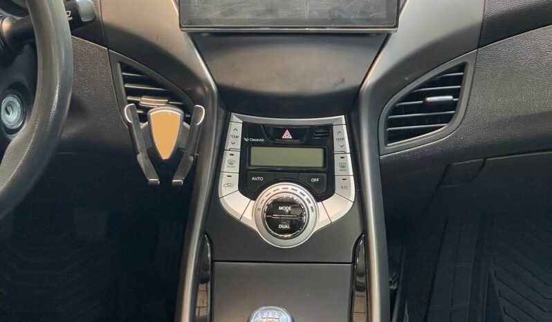 
								HYUNDAI ELANTRA GLS 1.8 SD MT full									