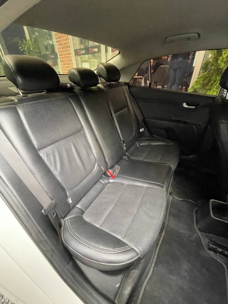 
								KIA RIO VIBRANT MT 1.4 full									
