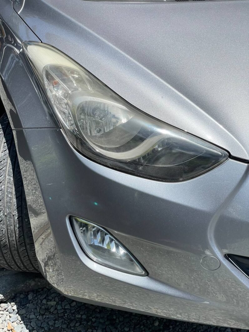 
								HYUNDAI ELANTRA GLS 1.8 SD MT full									
