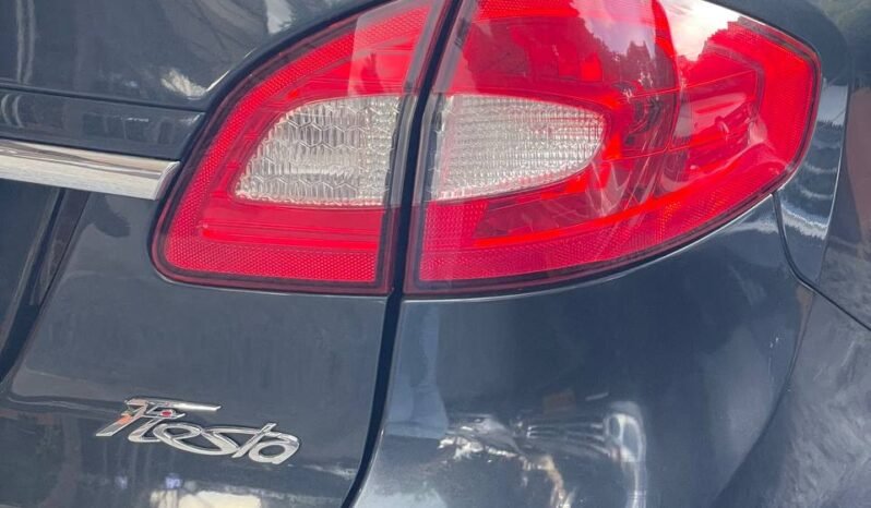 
								FORD FIESTA SE MT 1.6 SD full									