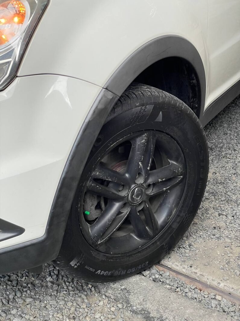 
								SSANGYONG KORANDO C MT 4X2 full									