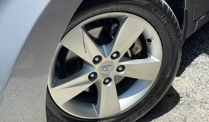 
								HYUNDAI ELANTRA GLS 1.8 SD MT full									