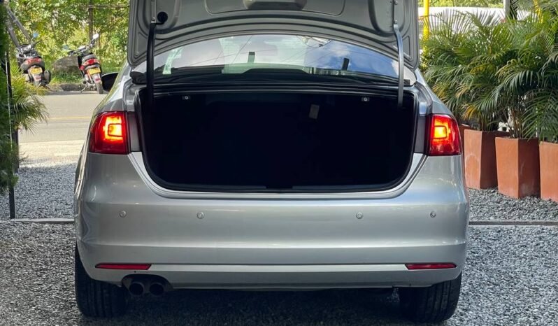 
								VOLKSWAGEN NEW JETTA CONFORTLINE 2.5L AT full									
