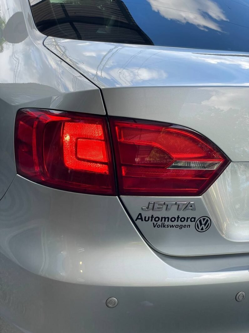 
								VOLKSWAGEN NEW JETTA CONFORTLINE 2.5L AT full									