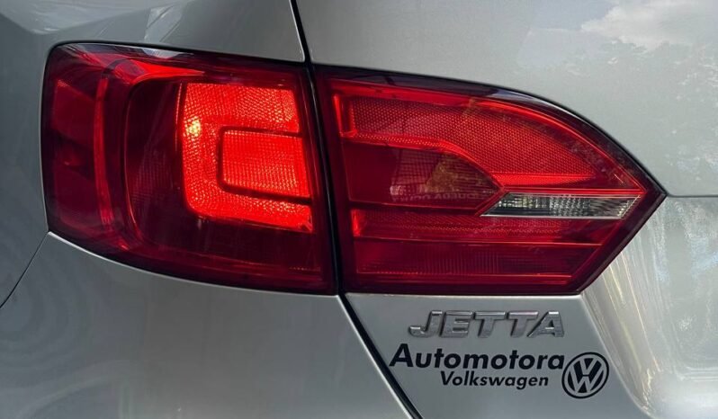 
								VOLKSWAGEN NEW JETTA CONFORTLINE 2.5L AT full									