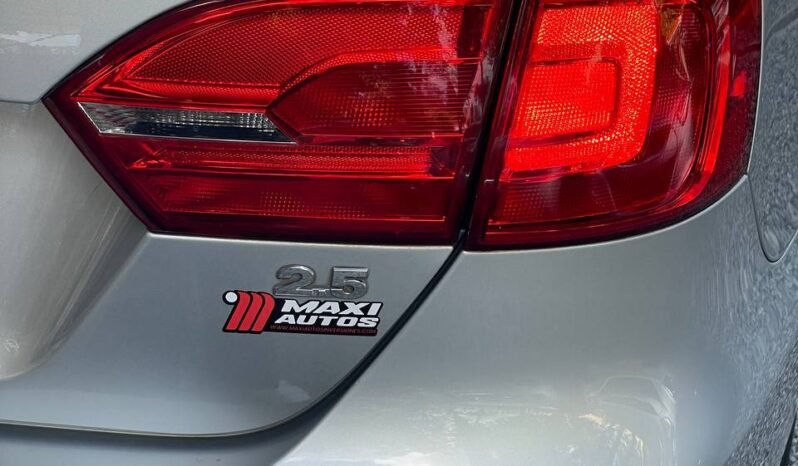 
								VOLKSWAGEN NEW JETTA CONFORTLINE 2.5L AT full									