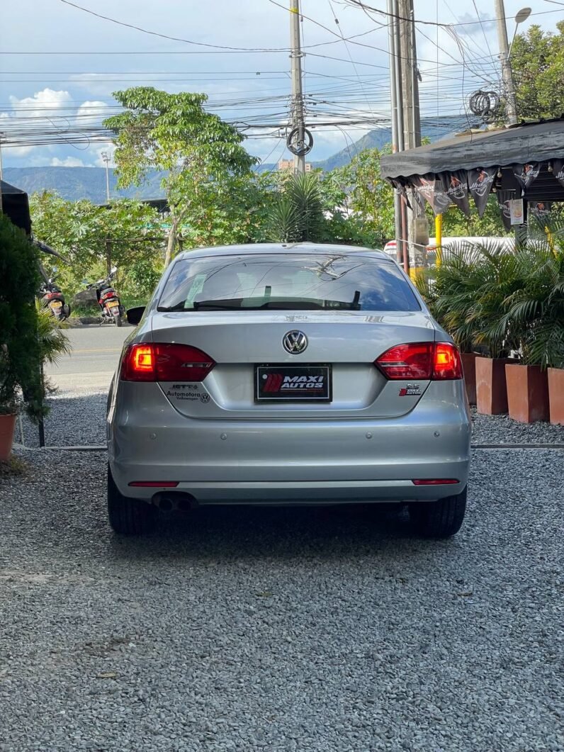 
								VOLKSWAGEN NEW JETTA CONFORTLINE 2.5L AT full									
