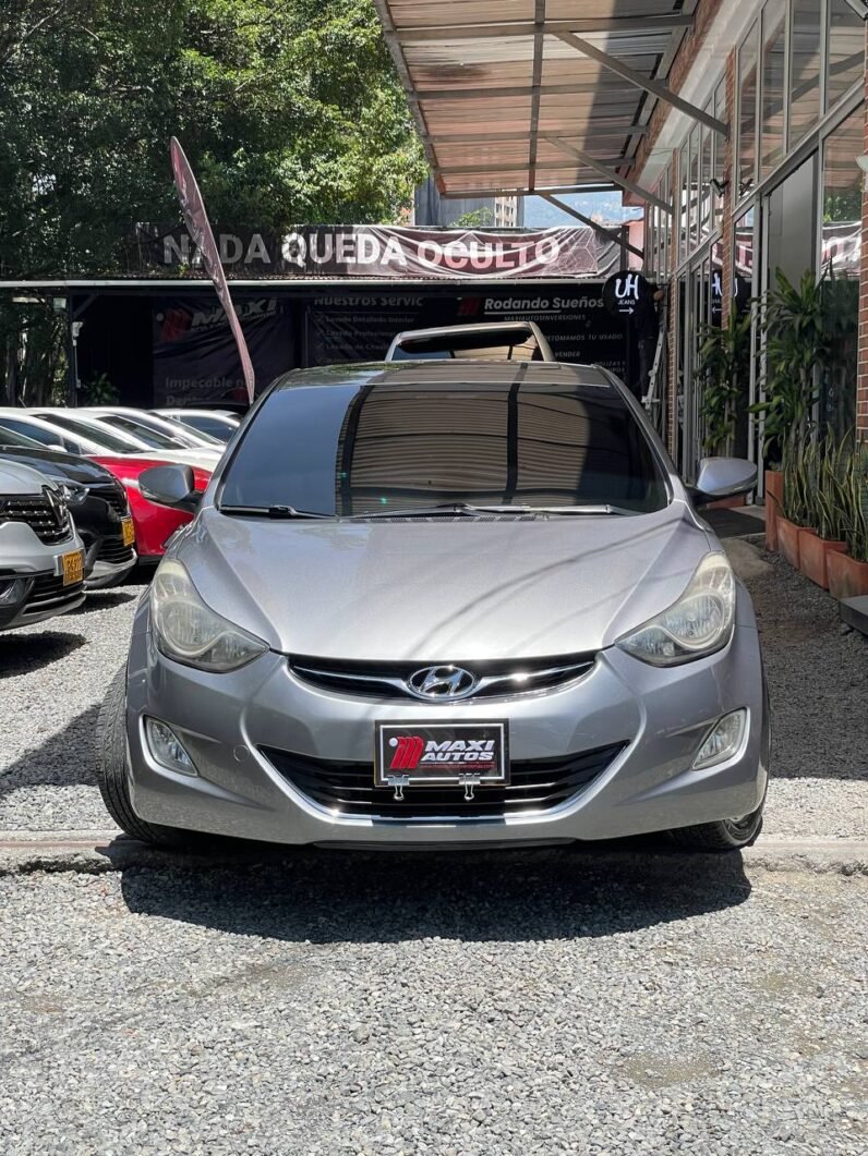 
								HYUNDAI ELANTRA GLS 1.8 SD MT full									