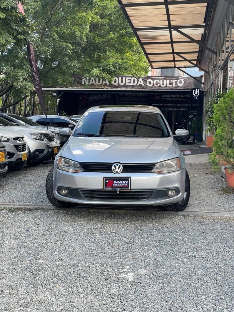
								VOLKSWAGEN NEW JETTA CONFORTLINE 2.5L AT full									